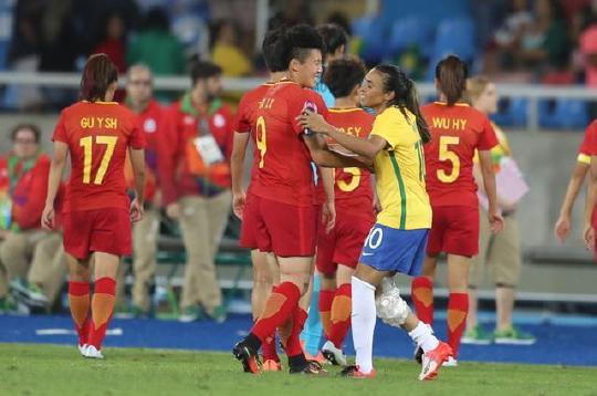 中国队对巴西队女足谁赢了(中国男足输过巴西女足吗)